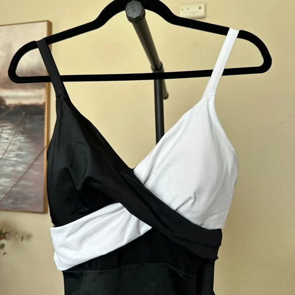 Leonisa Cross-Front Contrast Graphic One-Piece Slimming Swimsuit Black NWOT XL - Picture 5 of 11